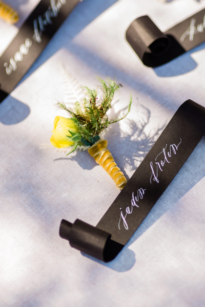 black scroll style place cards with modern calligraphy